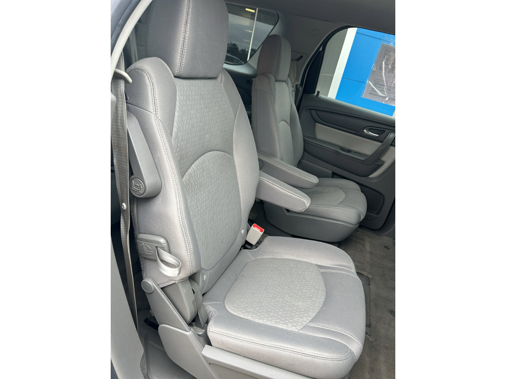 Used 2015 GMC Acadia SLE image 9