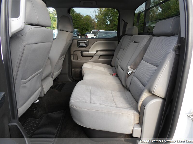 Used 2018 Chevrolet Silverado 1500 Custom w/ Custom Value Package AWD/4WD image 11