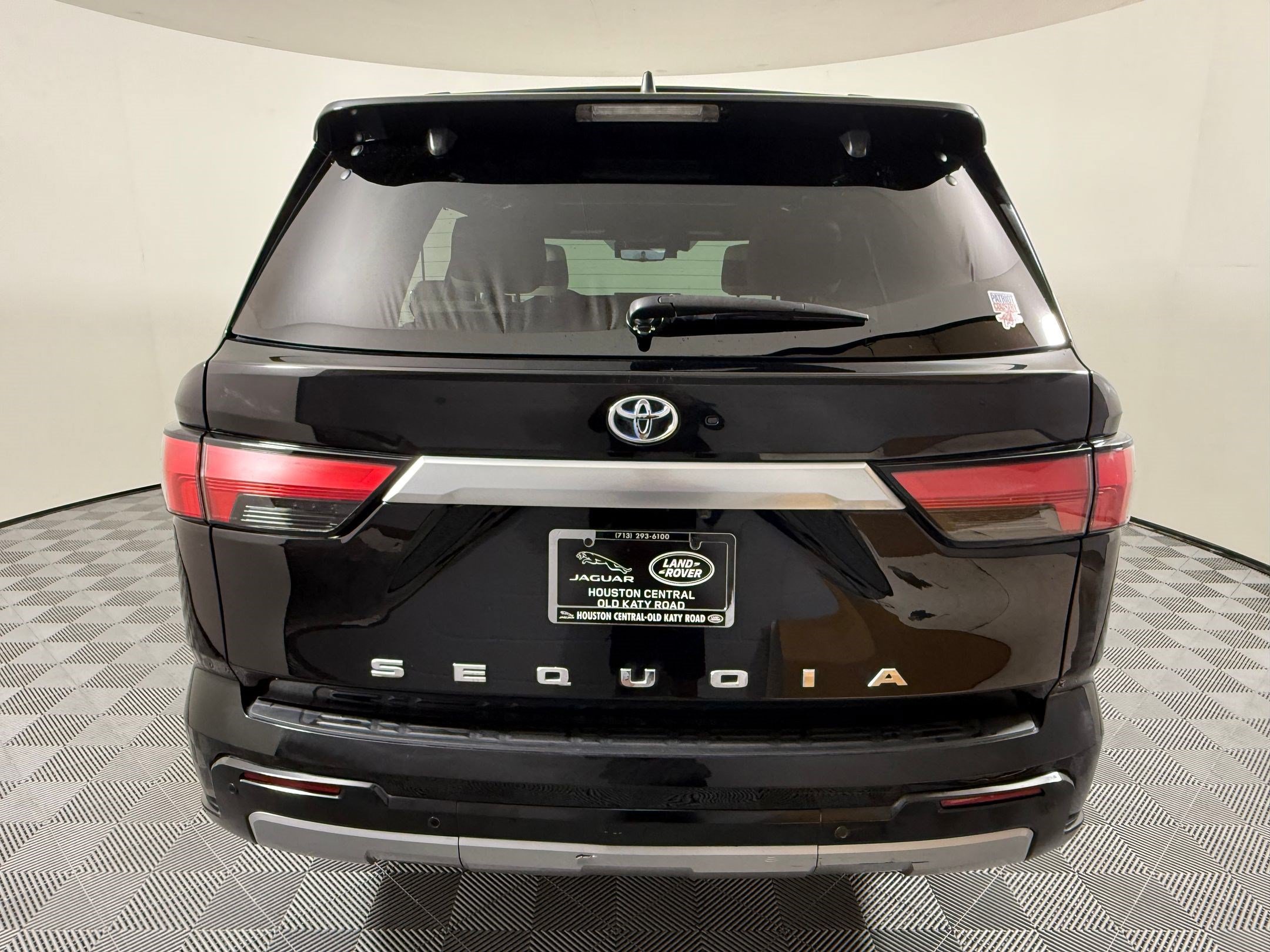 Used 2024 Toyota Sequoia Capstone AWD/4WD image 10