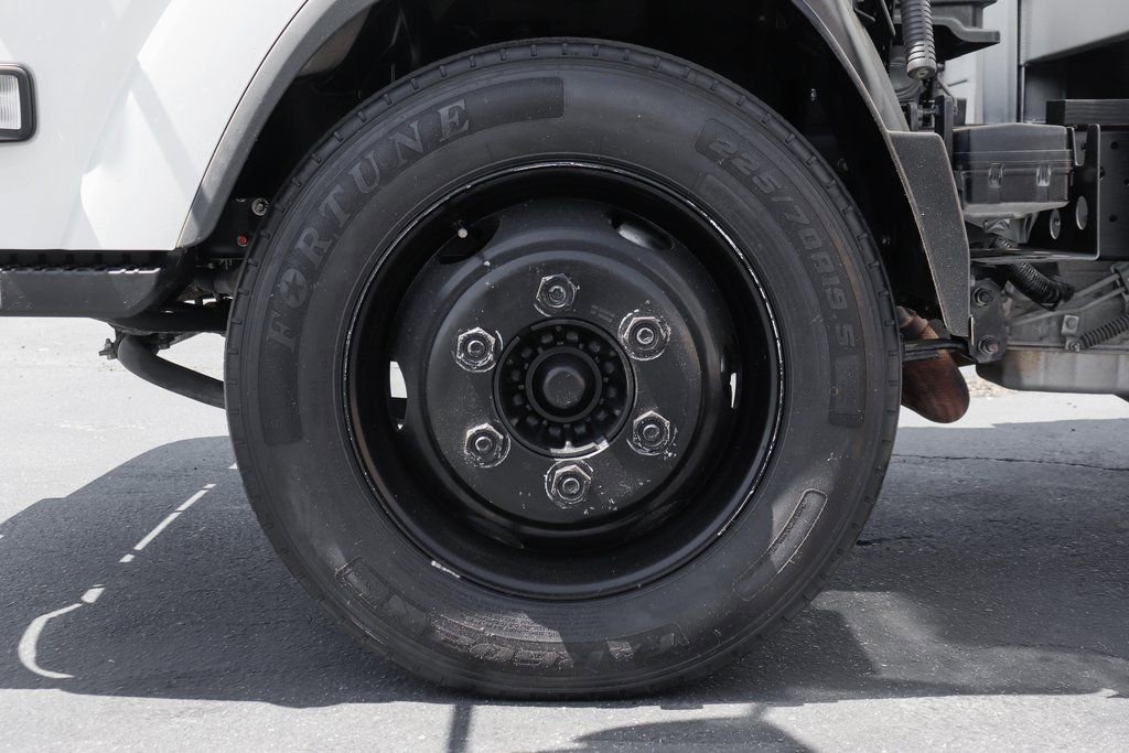 Used 2019 Isuzu NPR RWD image 30