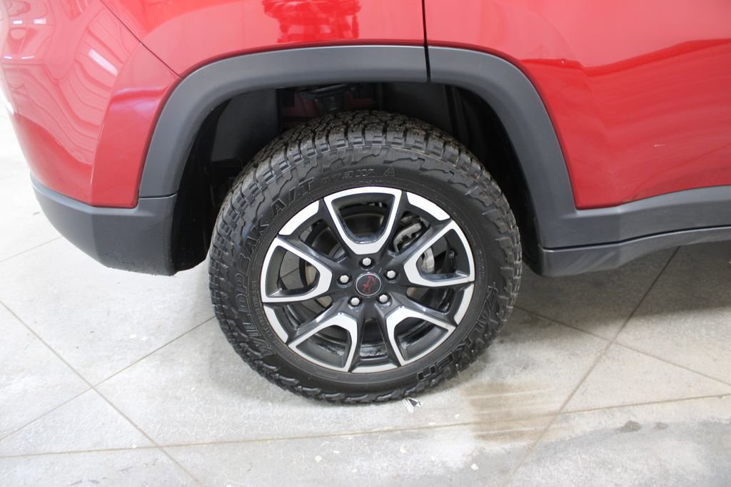 Used 2025 Jeep Compass Trailhawk AWD/4WD image 38