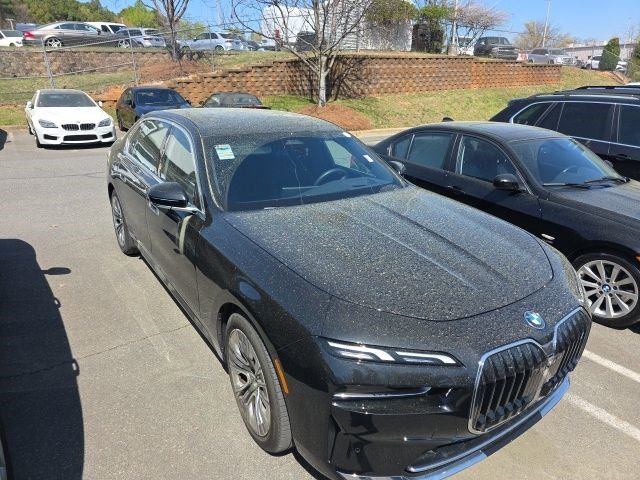 Used 2025 BMW i7 eDrive50 w/ Premium Package image 4