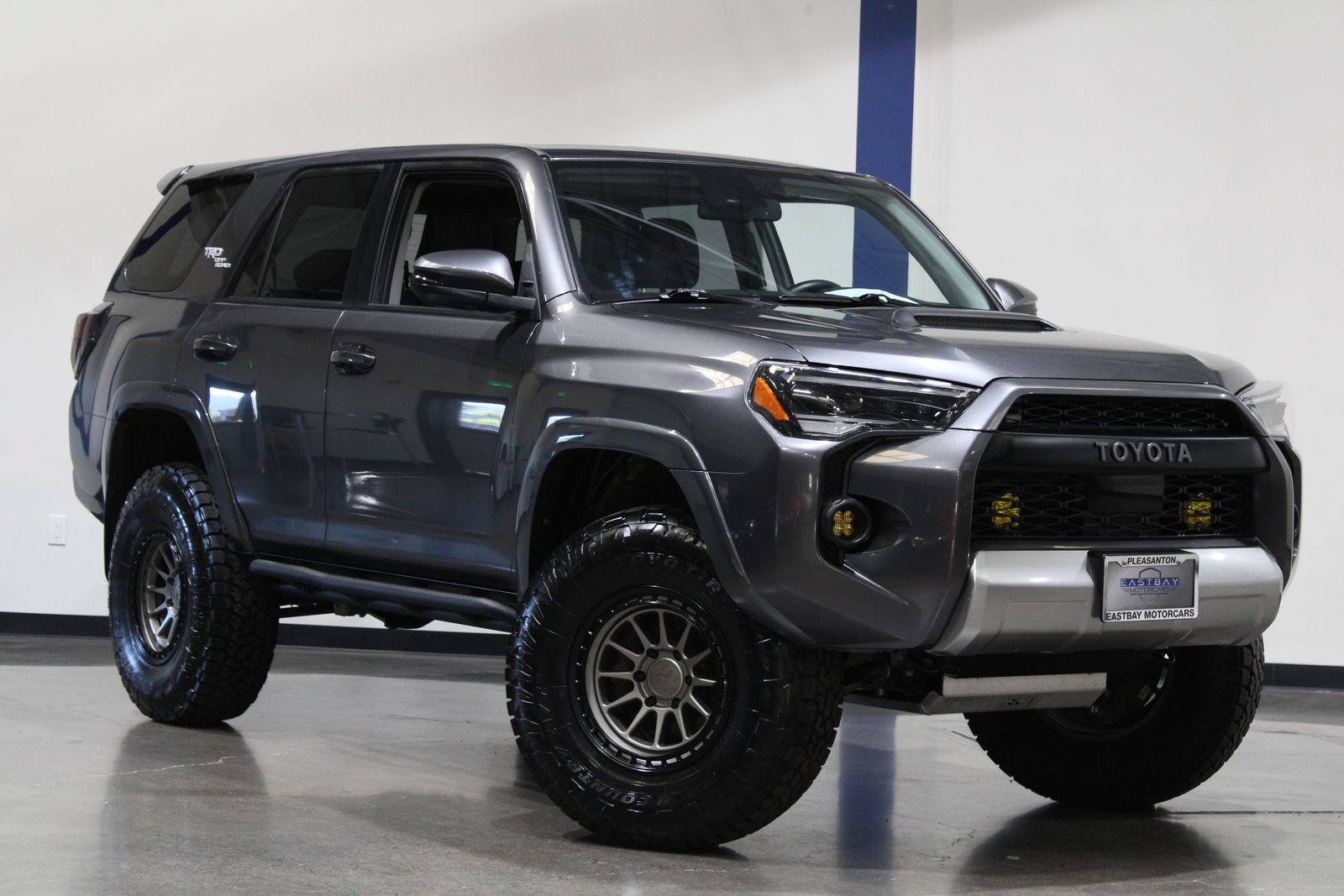 Used 2020 Toyota 4Runner TRD Off-Road Premium w/ Moonroof Package AWD/4WD image 2