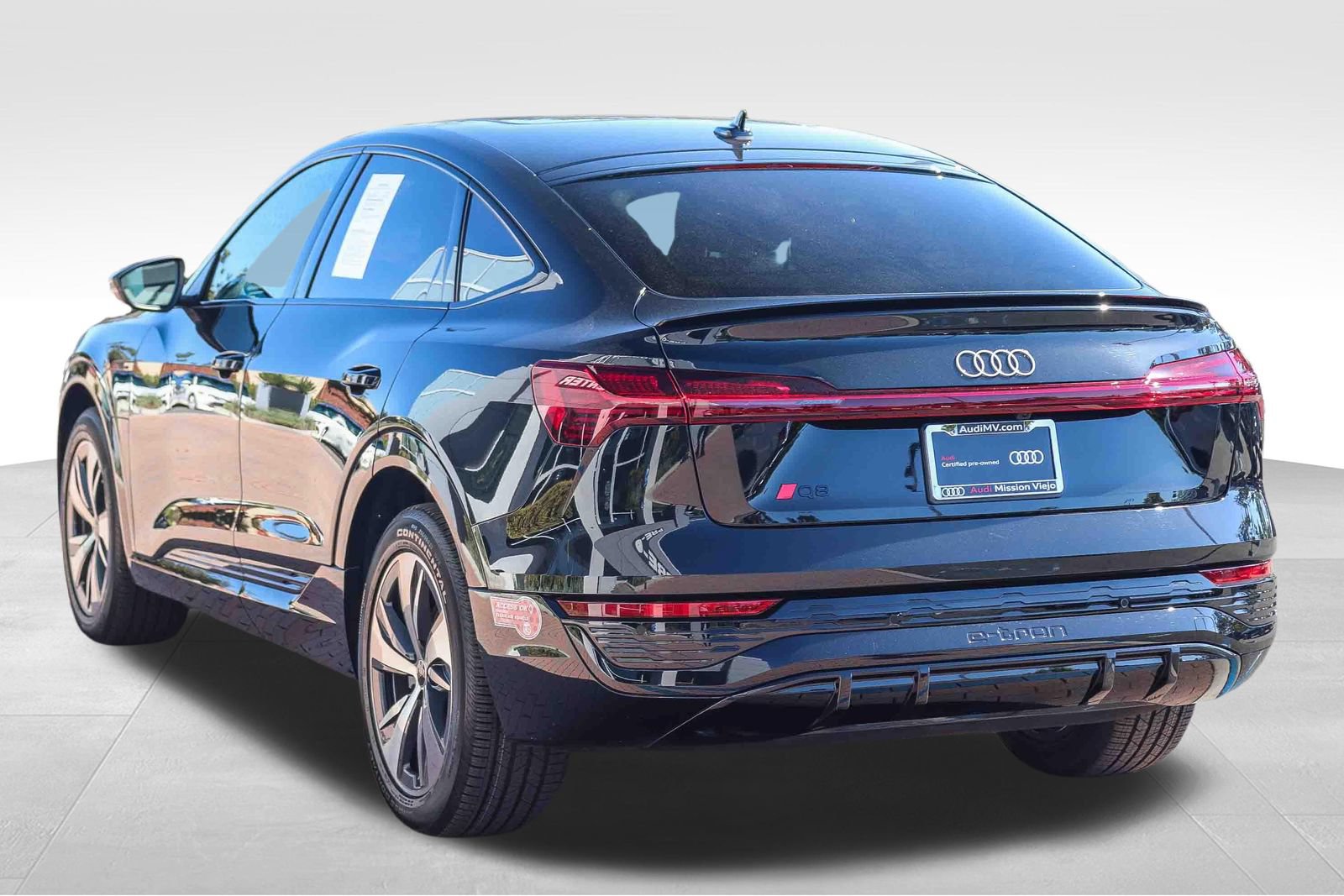 Certified 2024 Audi Q8 e-tron Premium AWD/4WD image 5