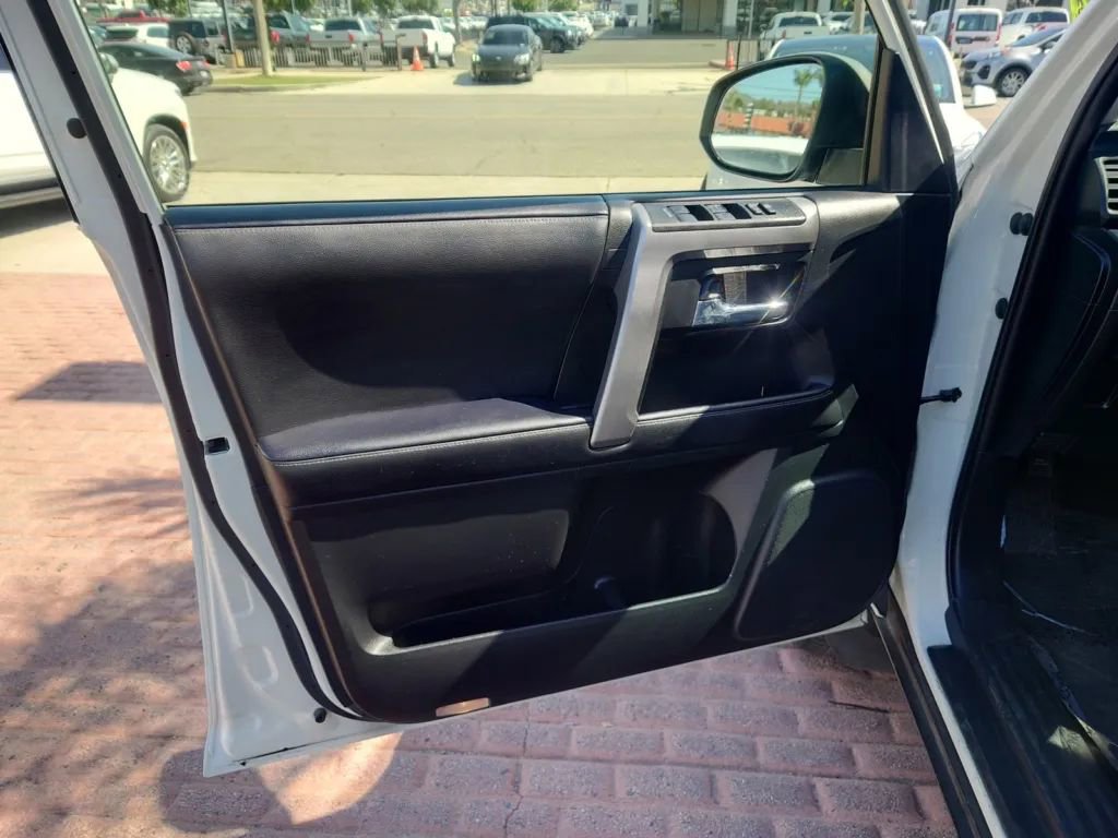 Used 2022 Toyota 4Runner SR5 Premium image 17