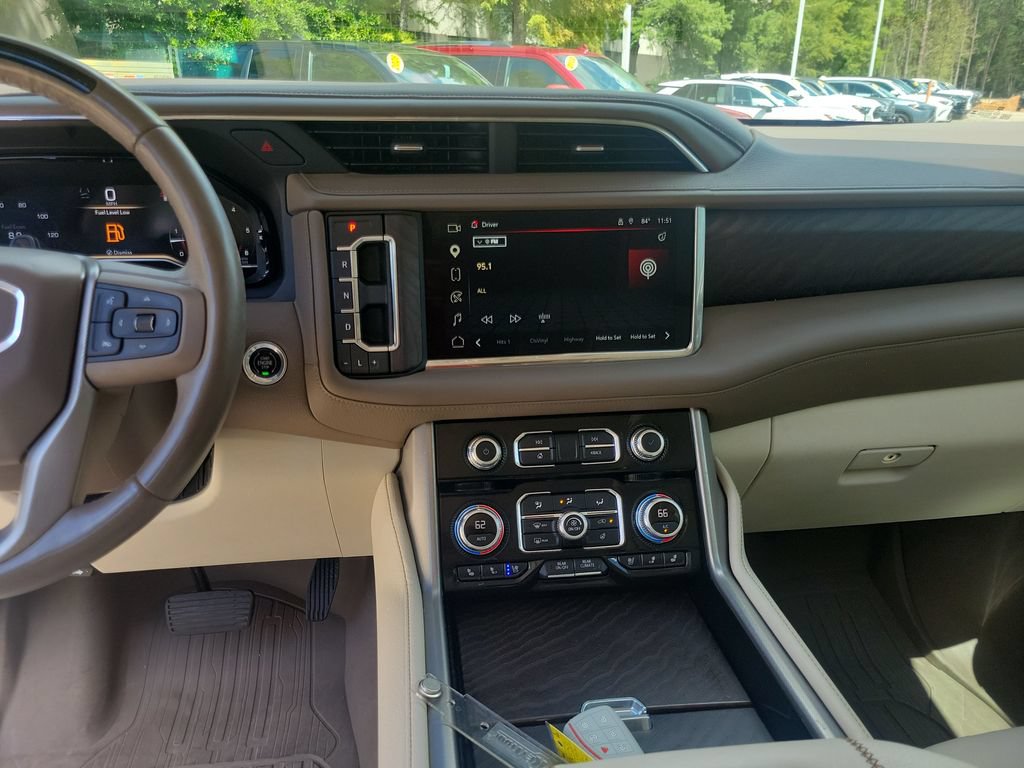 Used 2023 GMC Yukon Denali w/ Denali Reserve Package RWD image 26
