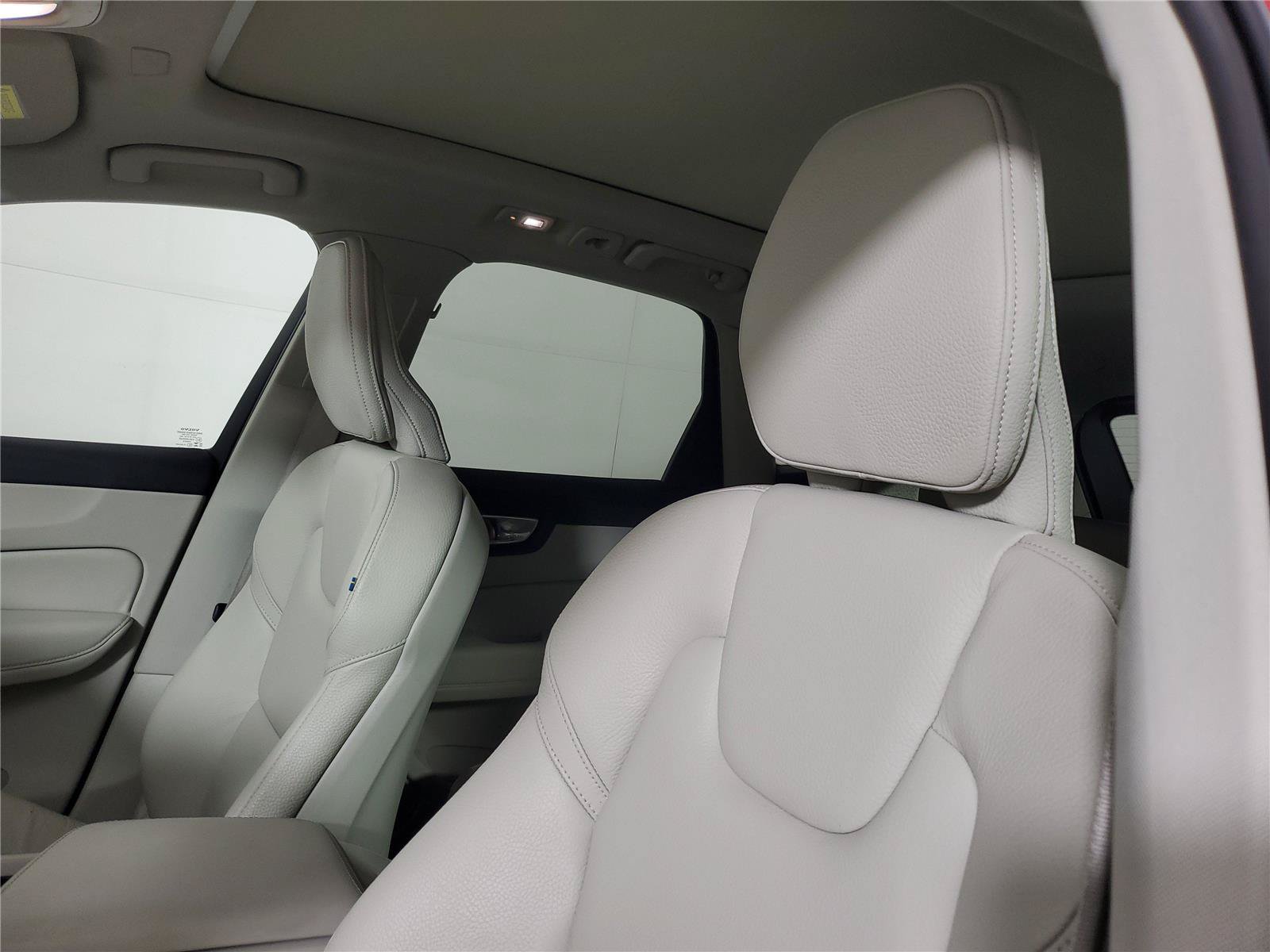 Certified 2023 Volvo XC60 B5 Plus w/ Climate Package AWD/4WD image 22