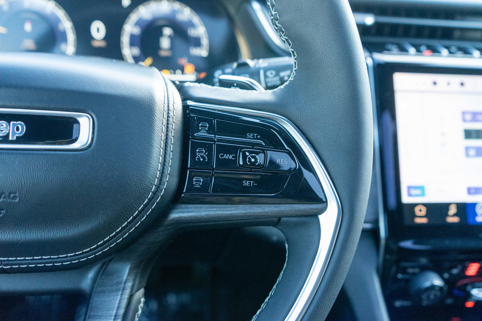 Used 2025 Jeep Grand Cherokee Overland image 27