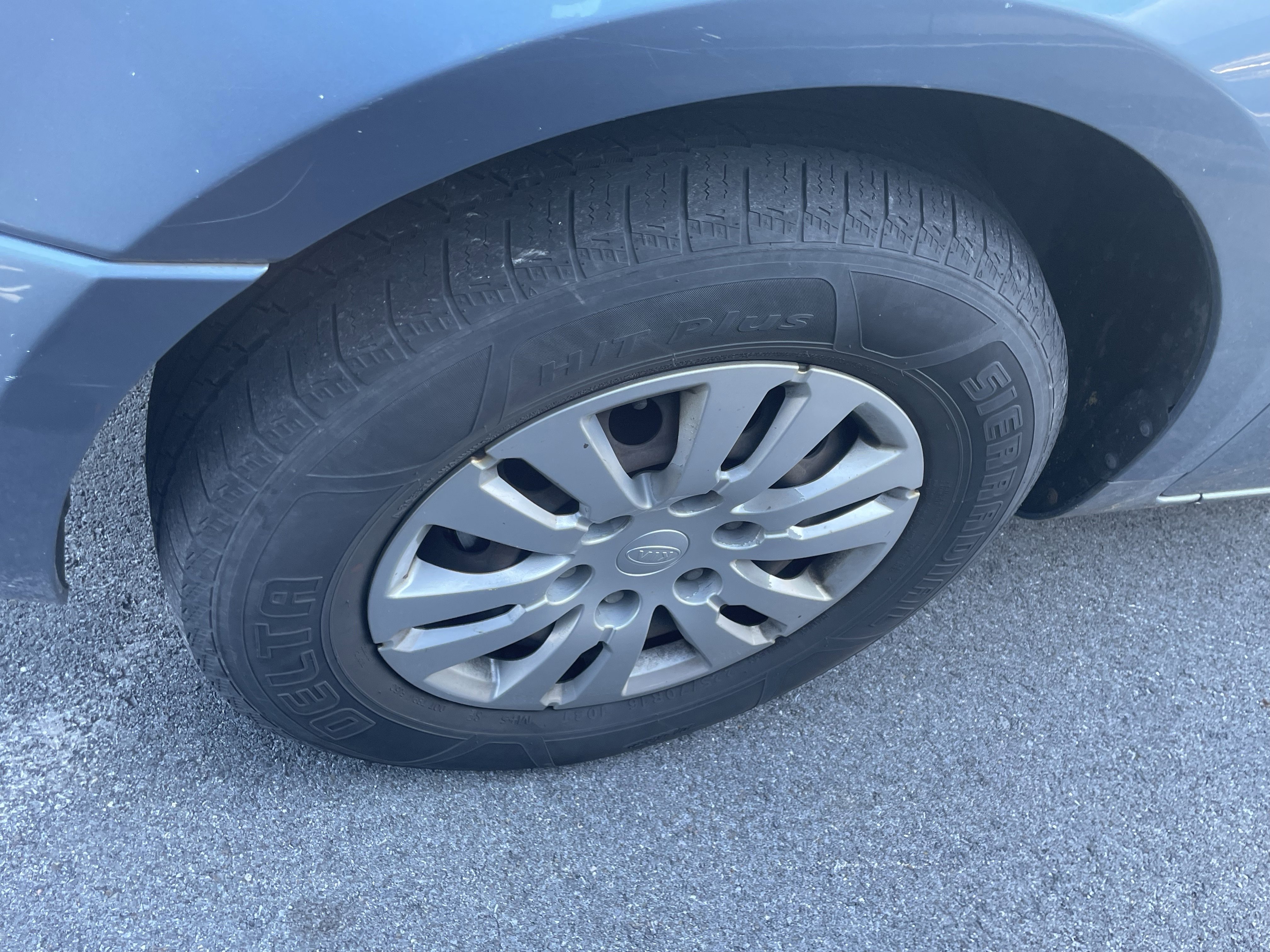 Used 2011 Kia Sedona LX image 5