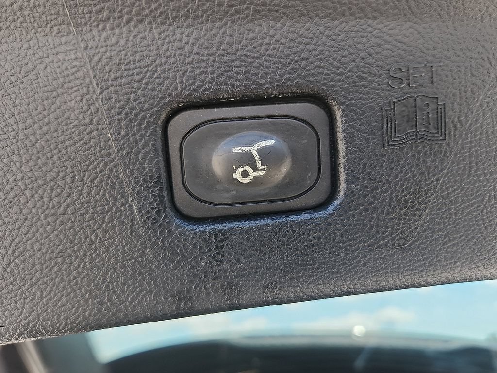 Used 2021 Ford Edge Titanium FWD image 23