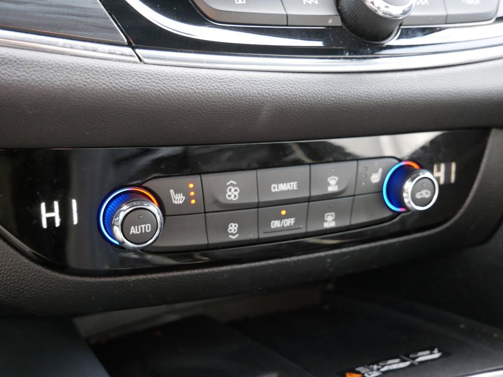 Used 2023 Buick Enclave Essence AWD/4WD image 25