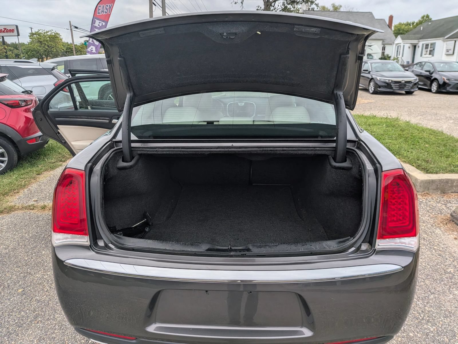Used 2019 Chrysler 300 Limited RWD image 26