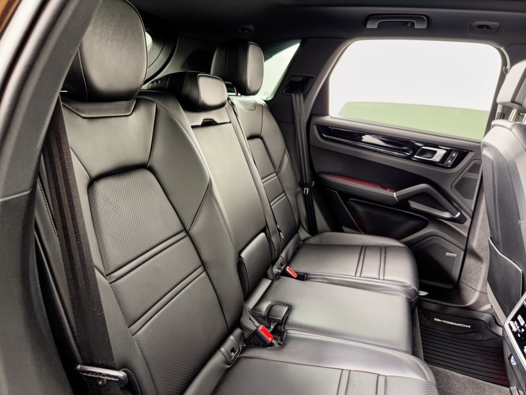 Certified 2023 Porsche Cayenne AWD/4WD image 29
