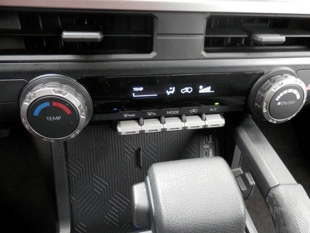 Used 2025 Toyota 4Runner SR5 AWD/4WD image 29