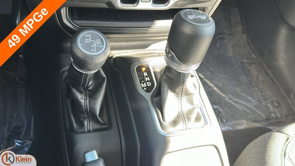 Used 2025 Jeep Wrangler Unlimited Sahara AWD/4WD image 23