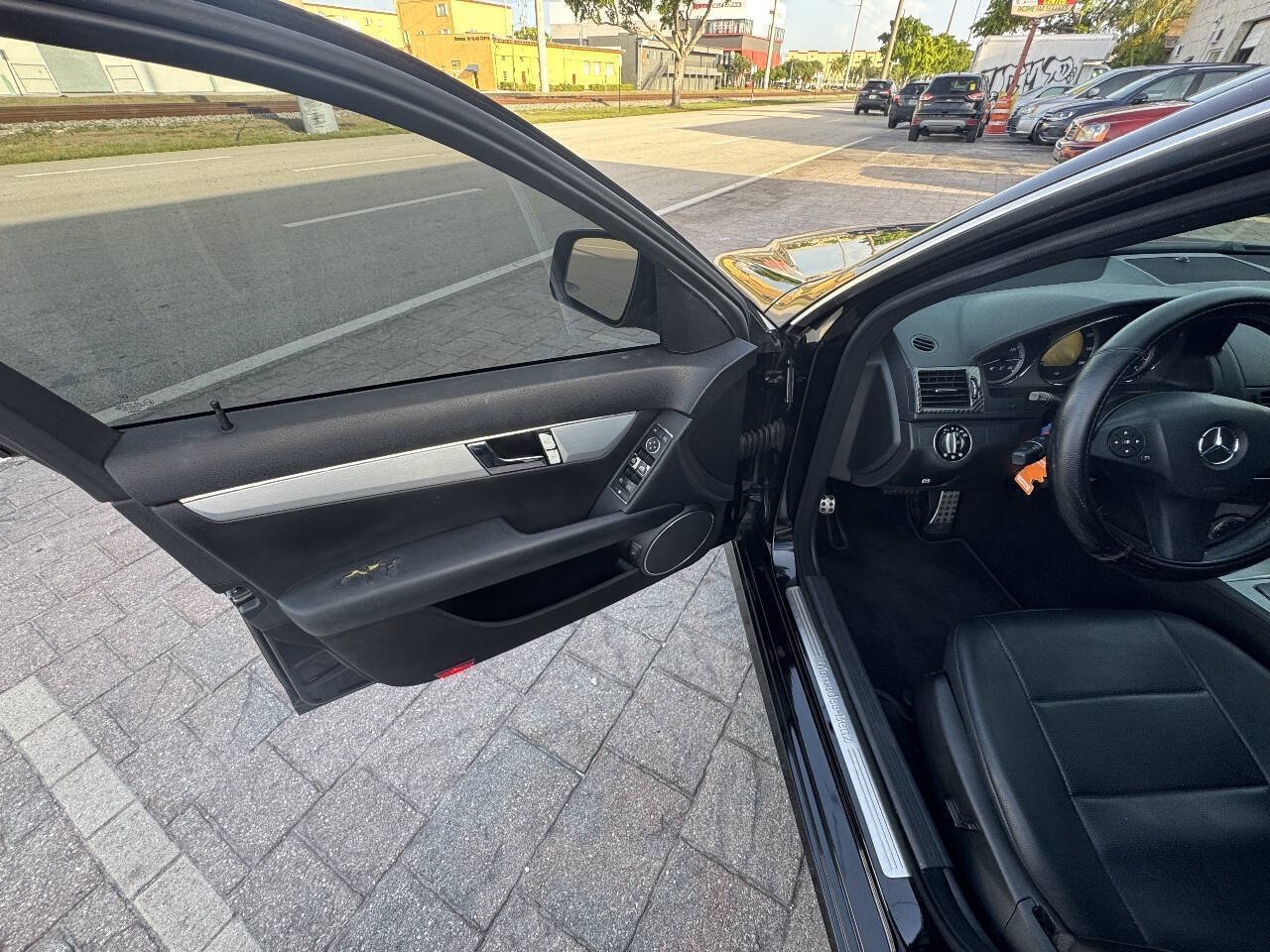 Used 2009 Mercedes-Benz C 300 Sedan image 39