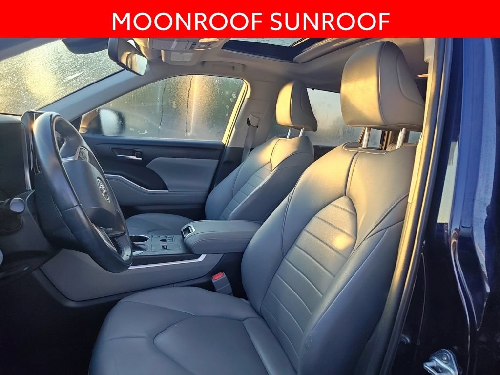 Used 2023 Toyota Highlander XLE FWD image 6
