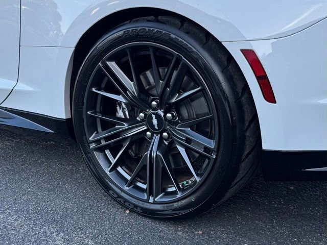 Used 2019 Chevrolet Camaro ZL1 RWD image 18