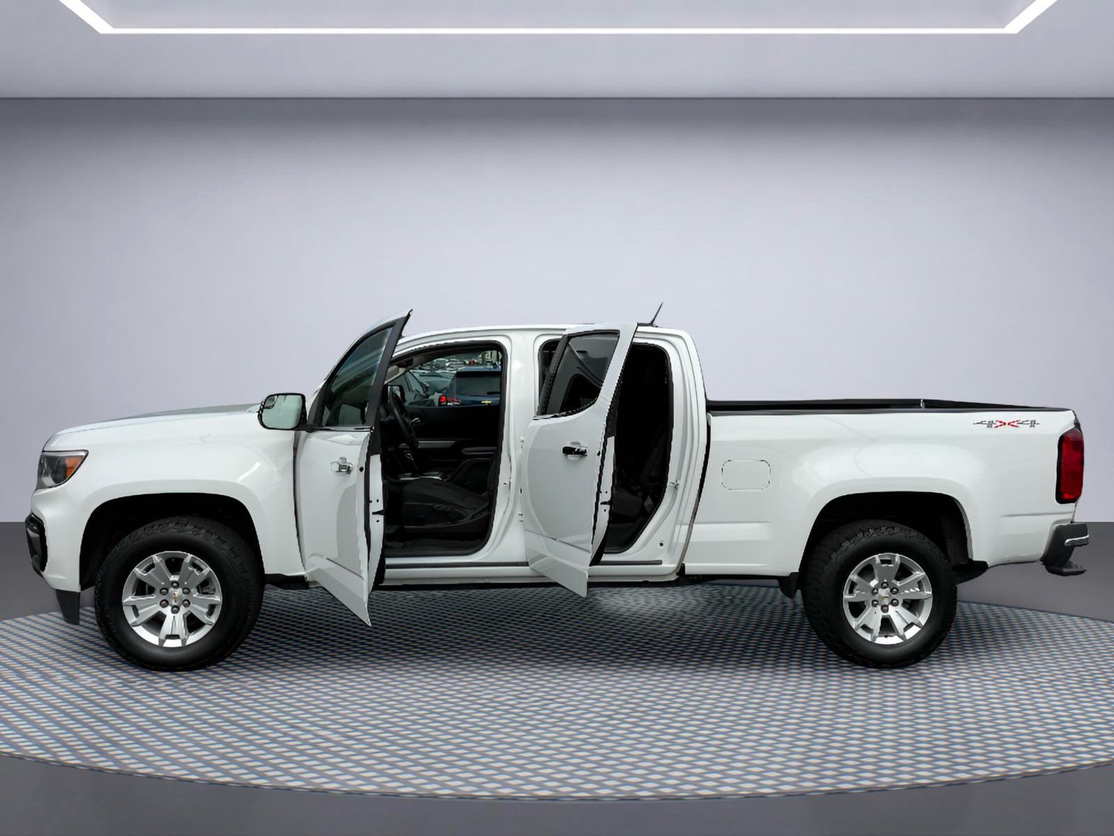 Used 2022 Chevrolet Colorado LT w/ Safety Package AWD/4WD image 15