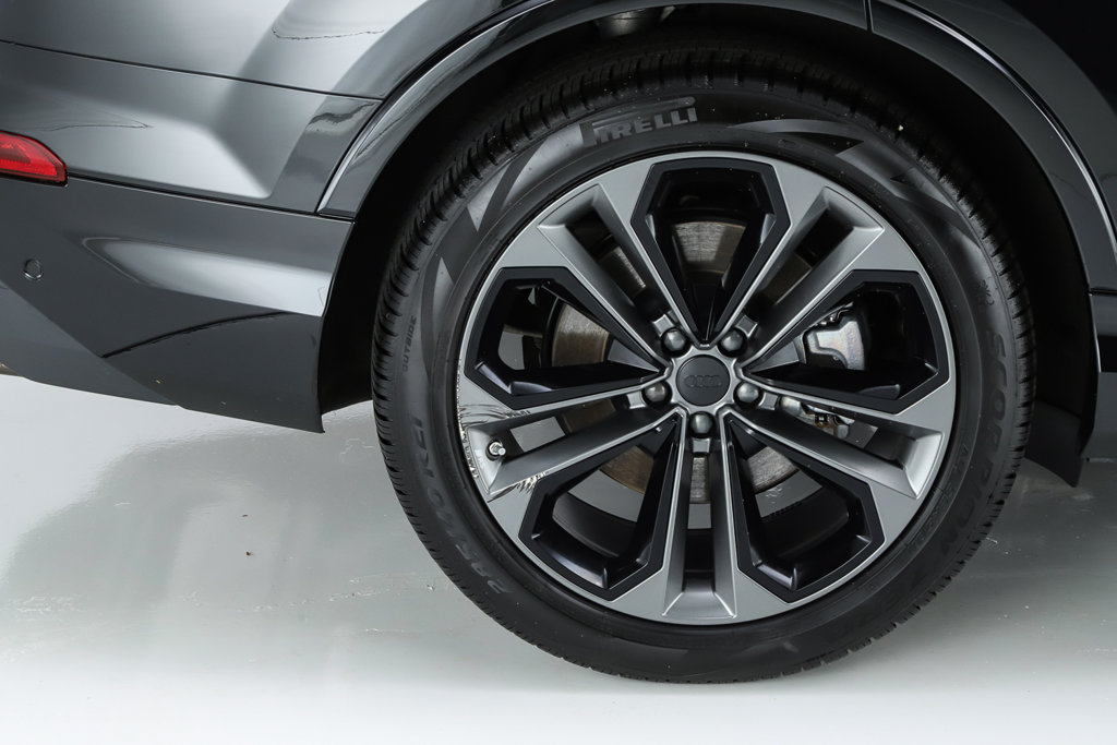 Used 2026 Audi Q7 3.0T Premium Plus AWD/4WD image 16
