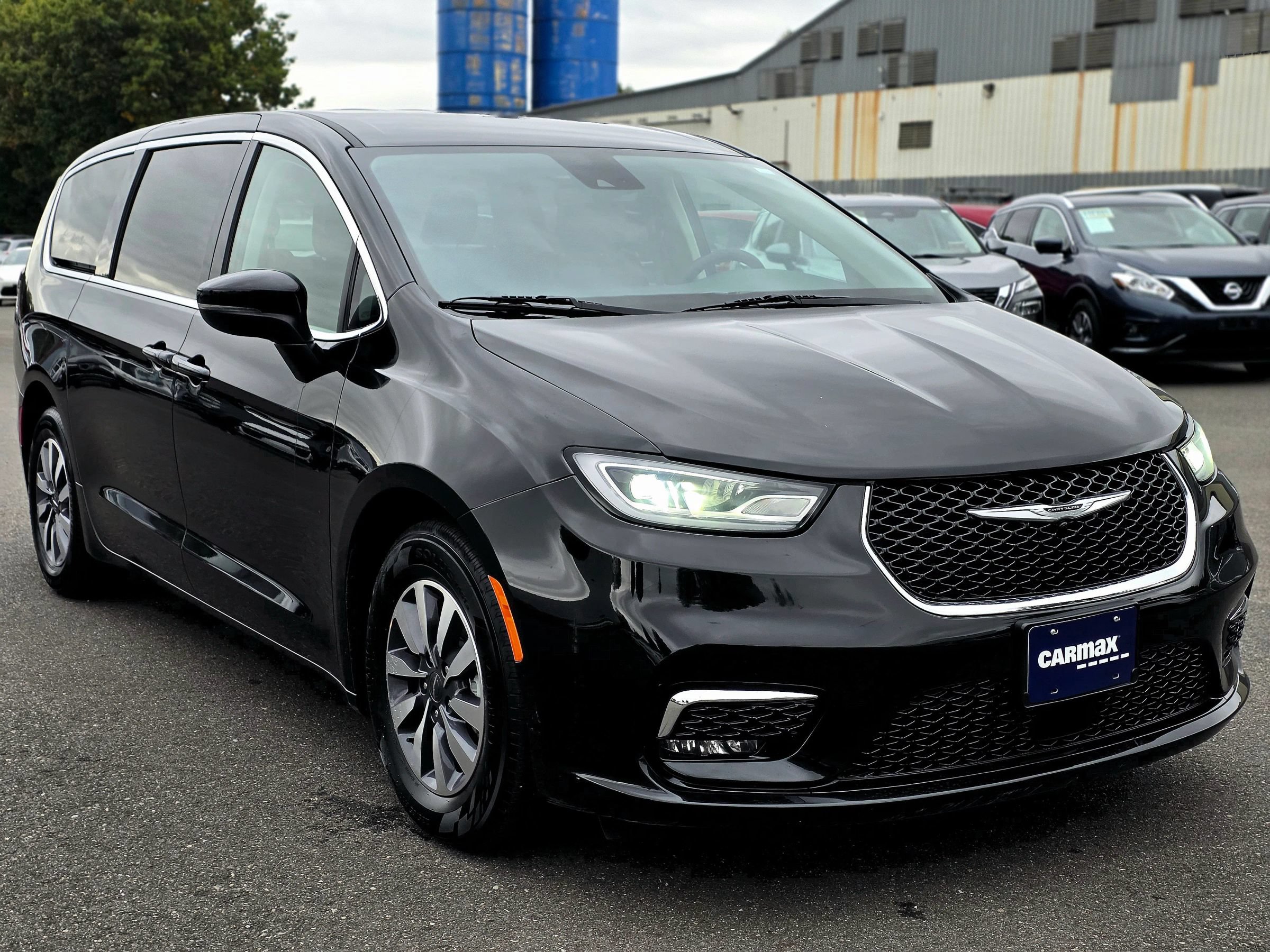 Used 2023 Chrysler Pacifica Touring-L