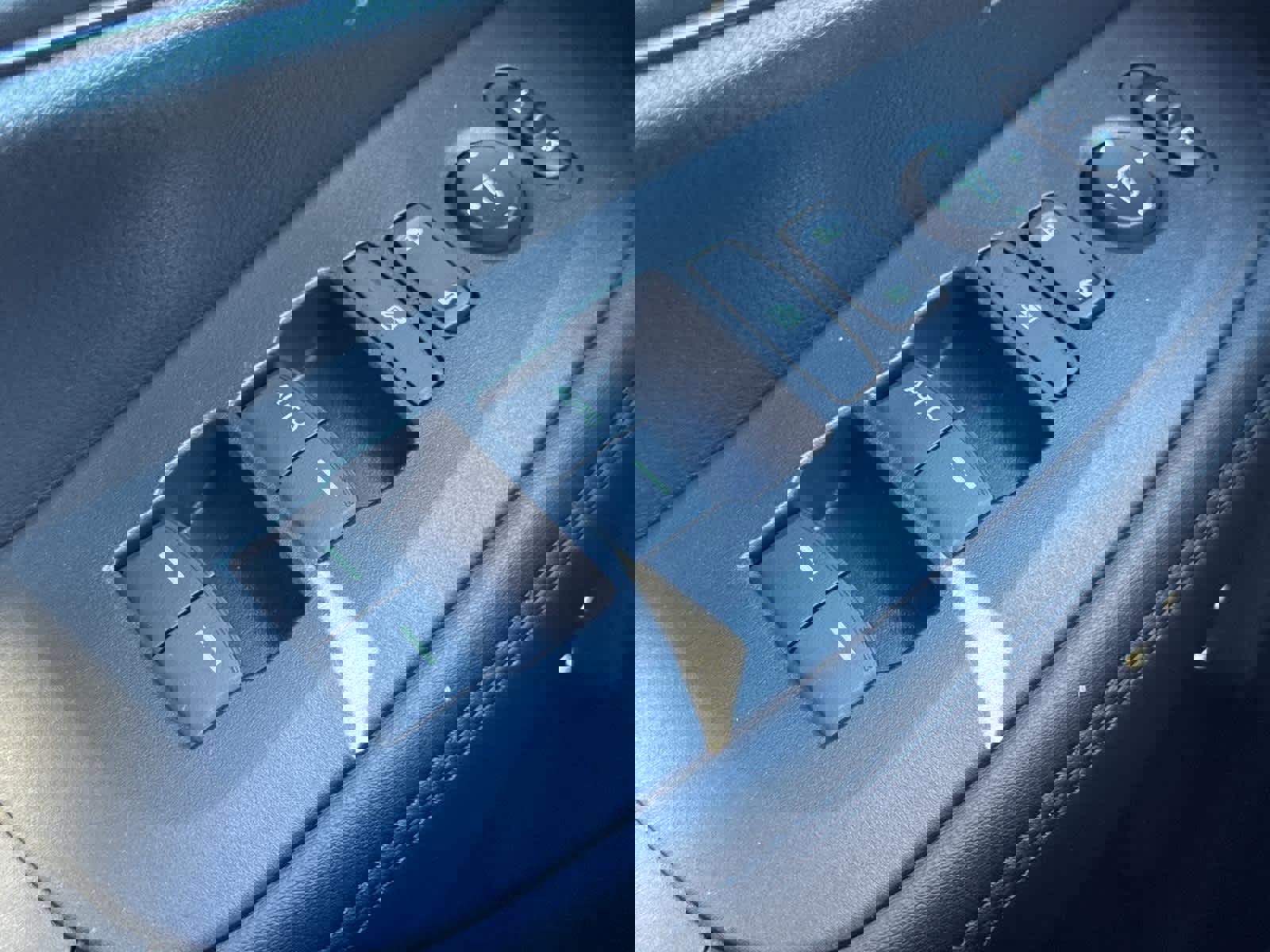 Certified 2025 Honda HR-V LX image 24