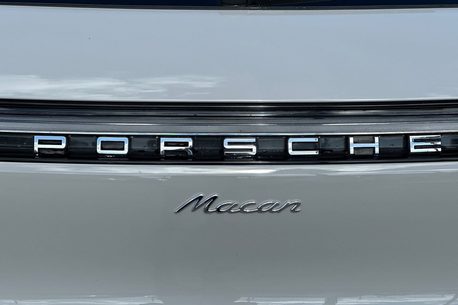 Used 2025 Porsche Macan image 39