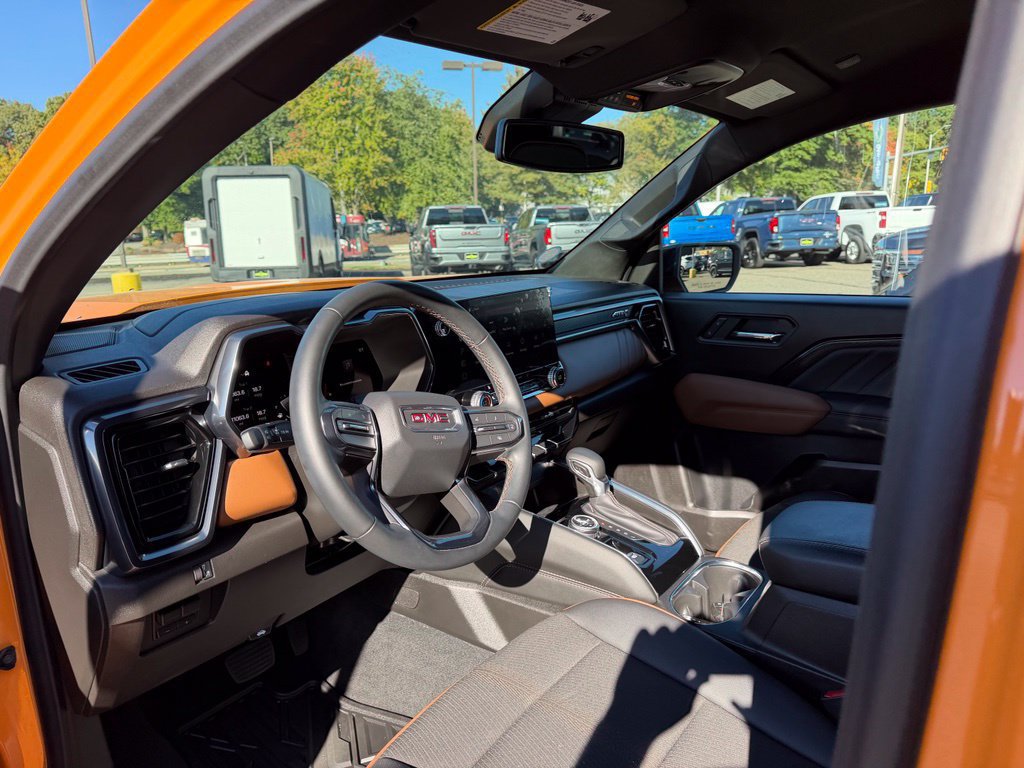 Certified 2025 GMC Canyon AT4 w/ Nightfall Edition AWD/4WD image 19