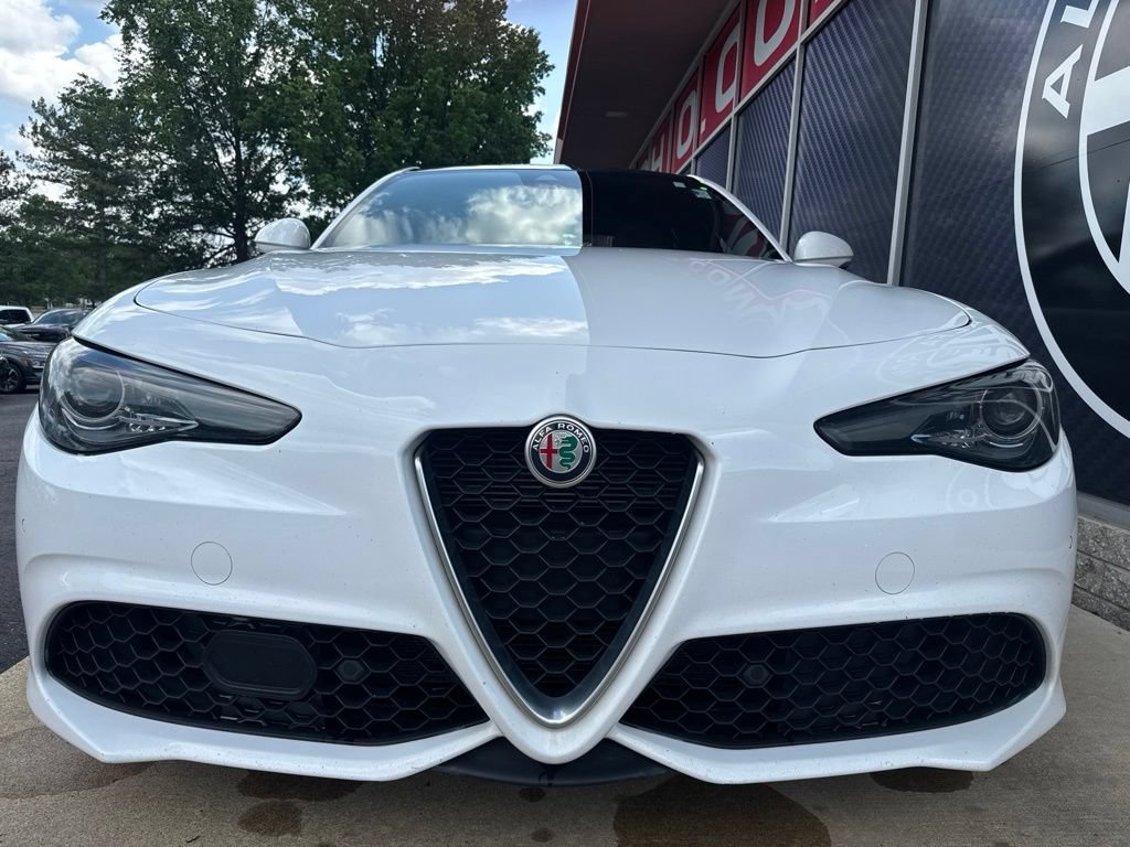 Used 2022 Alfa Romeo Giulia Ti AWD/4WD image 8
