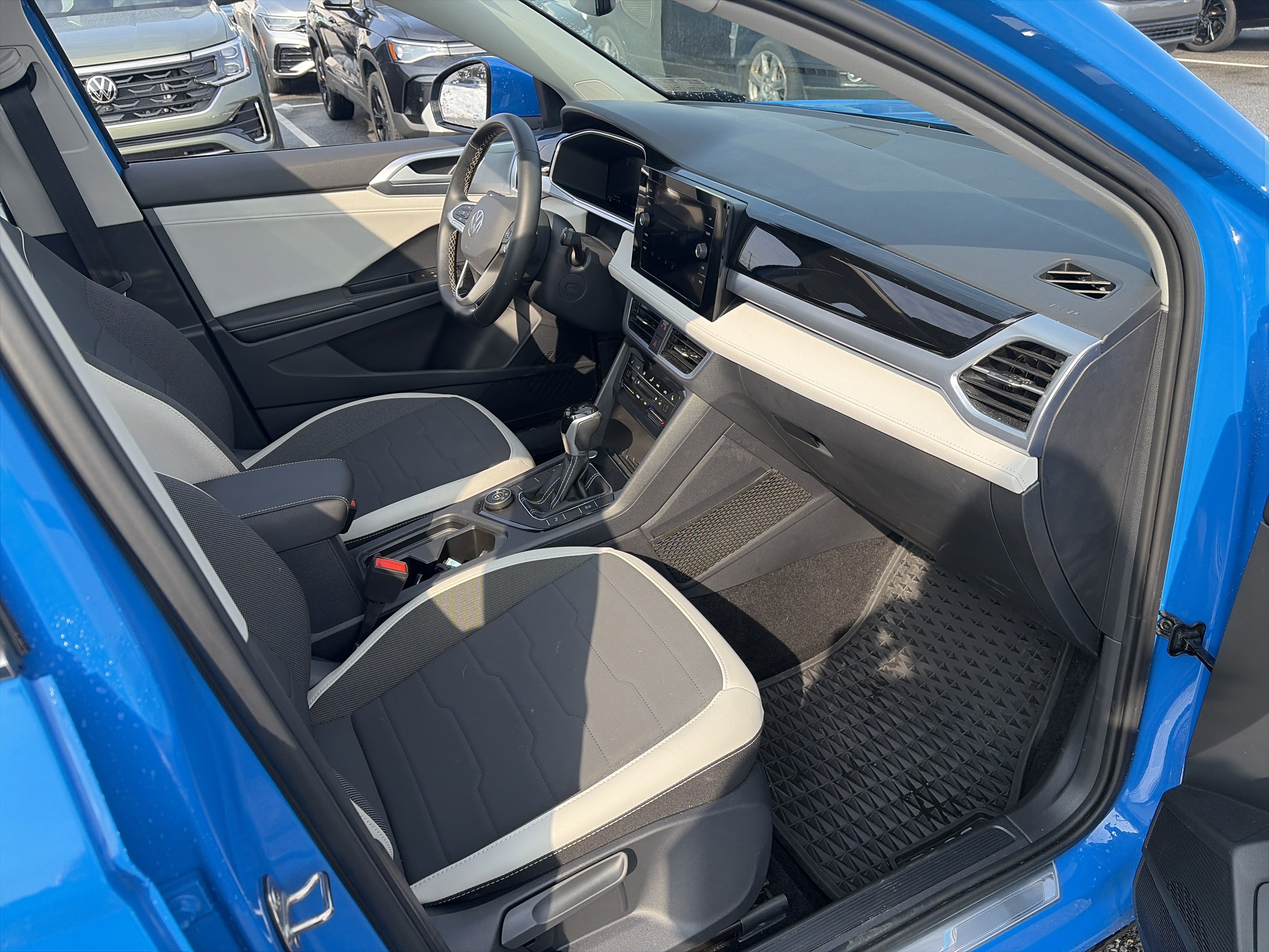 Certified 2025 Volkswagen Taos SE image 22