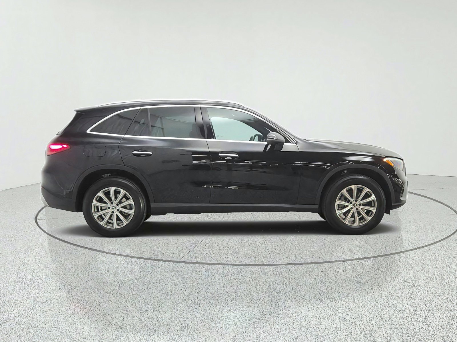 Certified 2026 Mercedes-Benz GLC 300 image 4