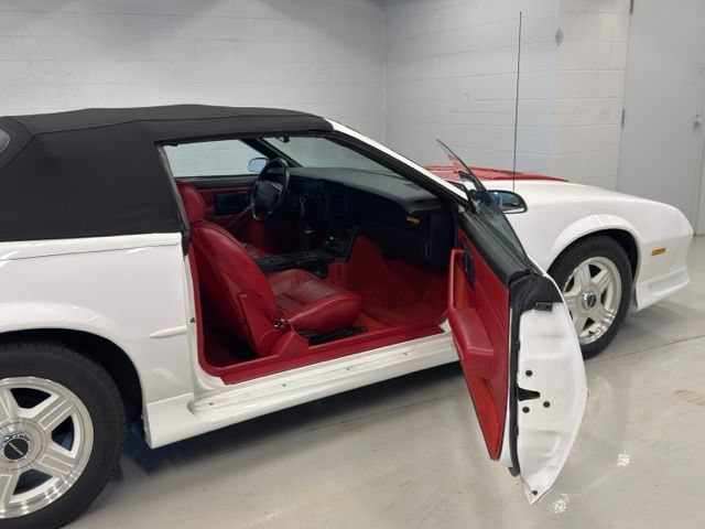 Used 1992 Chevrolet Camaro Z28 RWD image 14