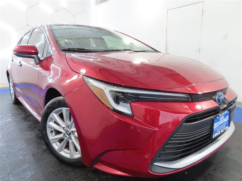 Used 2024 Toyota Corolla XLE FWD image 2