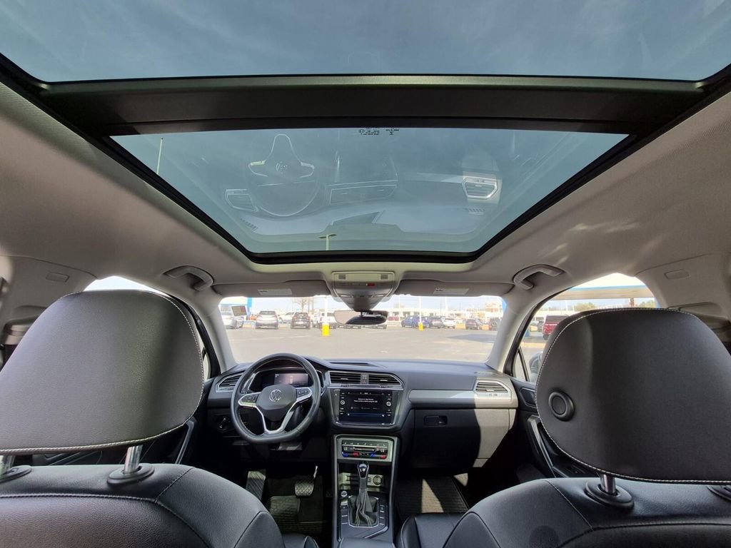 Used 2022 Volkswagen Tiguan SE w/ Panoramic Sunroof Package image 33