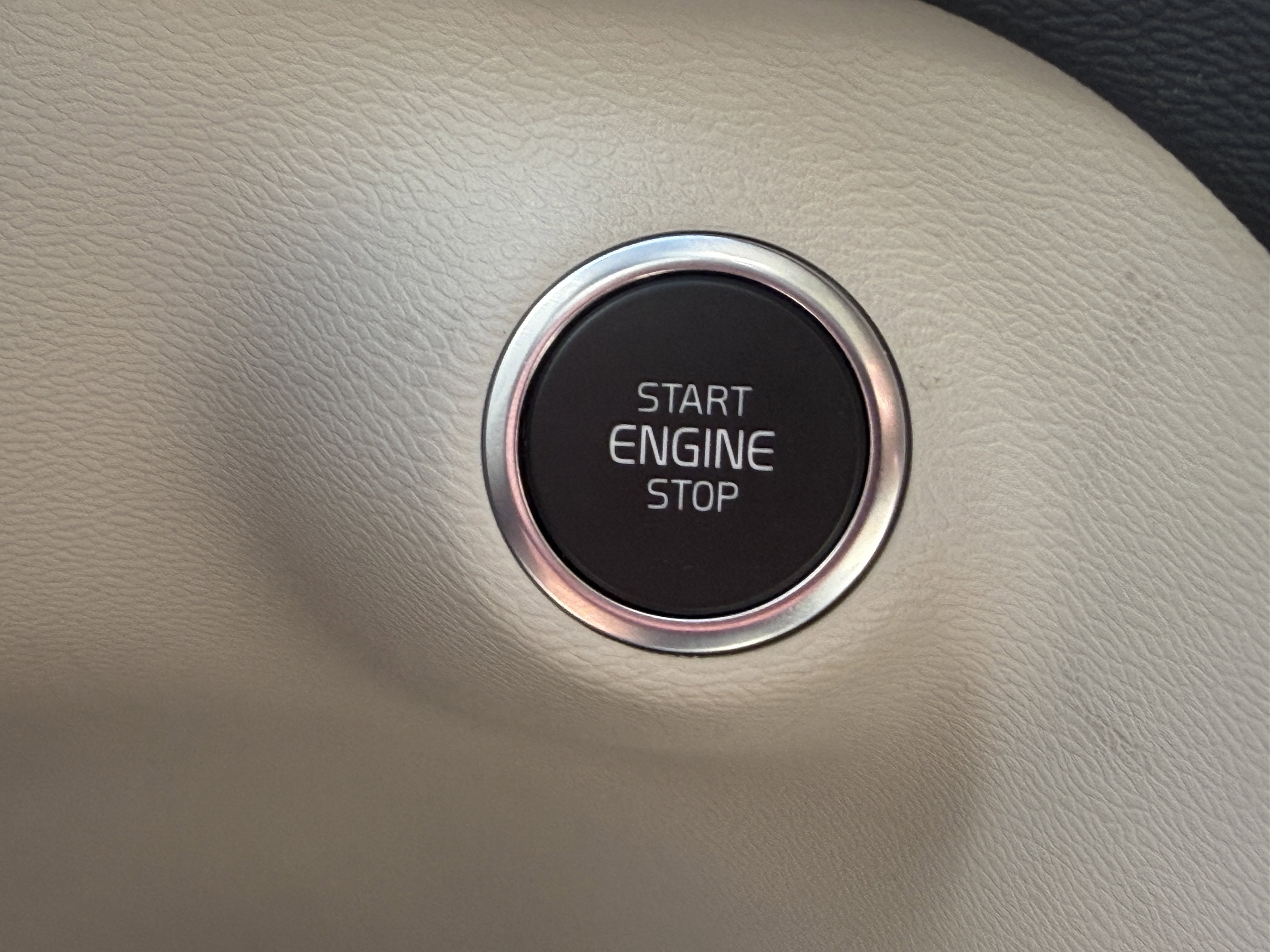 Certified 2023 Volvo XC40 B5 Plus w/ Protection Package Premier image 25