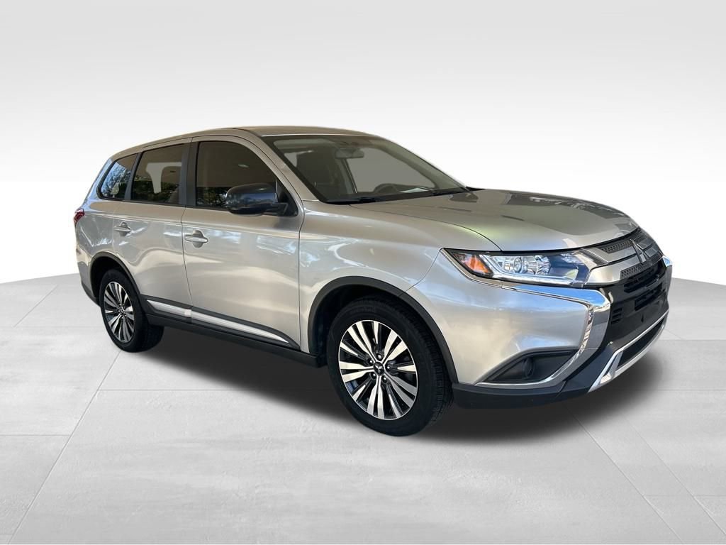 Used 2019 Mitsubishi Outlander ES image 2