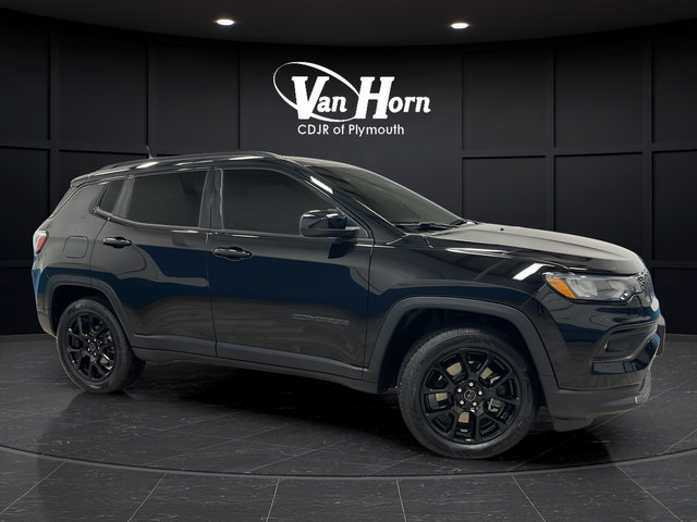 Used 2025 Jeep Compass Latitude w/ Altitude Special Edition AWD/4WD image 1
