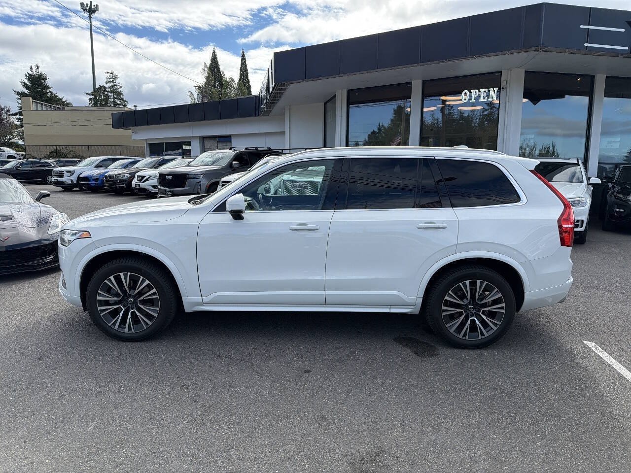 Used 2020 Volvo XC90 T5 Momentum AWD/4WD image 2