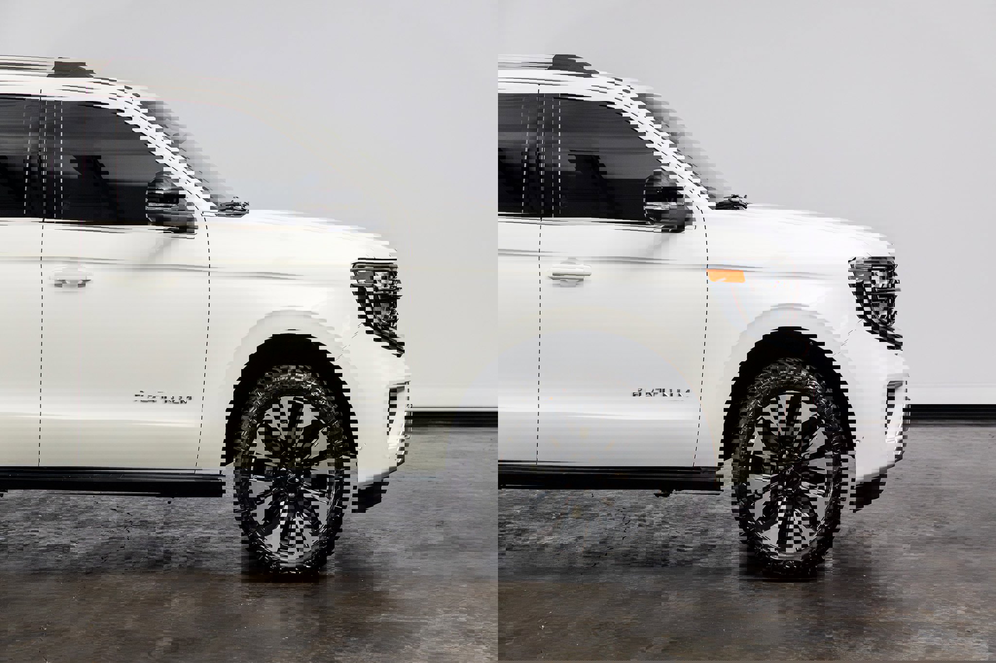 Used 2025 Ford Expedition Platinum w/ Driver's Package image 24