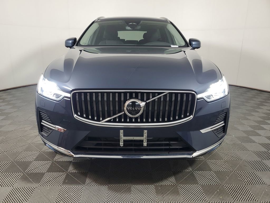 Used 2023 Volvo XC60 B5 Plus w/ Climate Package AWD/4WD image 2