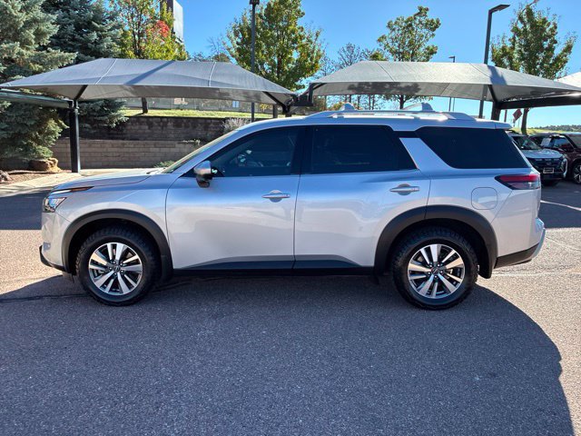 Certified 2024 Nissan Pathfinder SL w/ Black Appearance Package AWD/4WD image 4