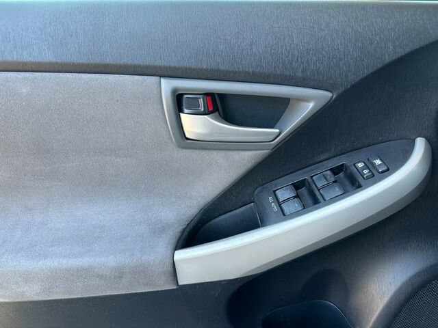 Used 2015 Toyota Prius Two w/ Preferred Accessory Package FWD image 13