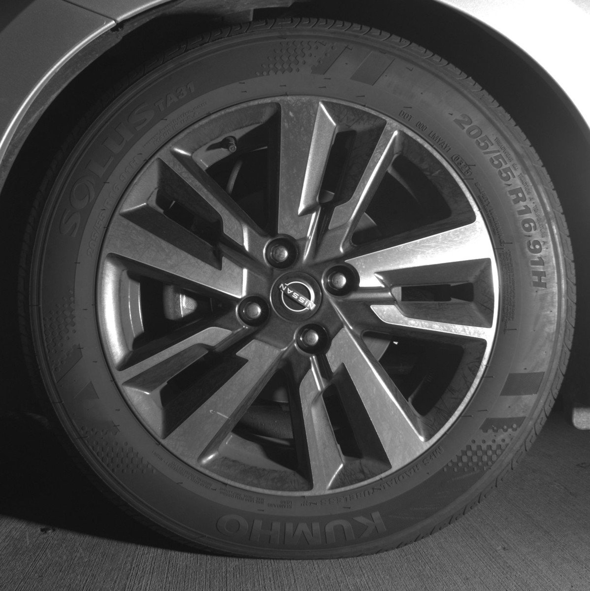 Used 2025 Nissan Versa SV image 12