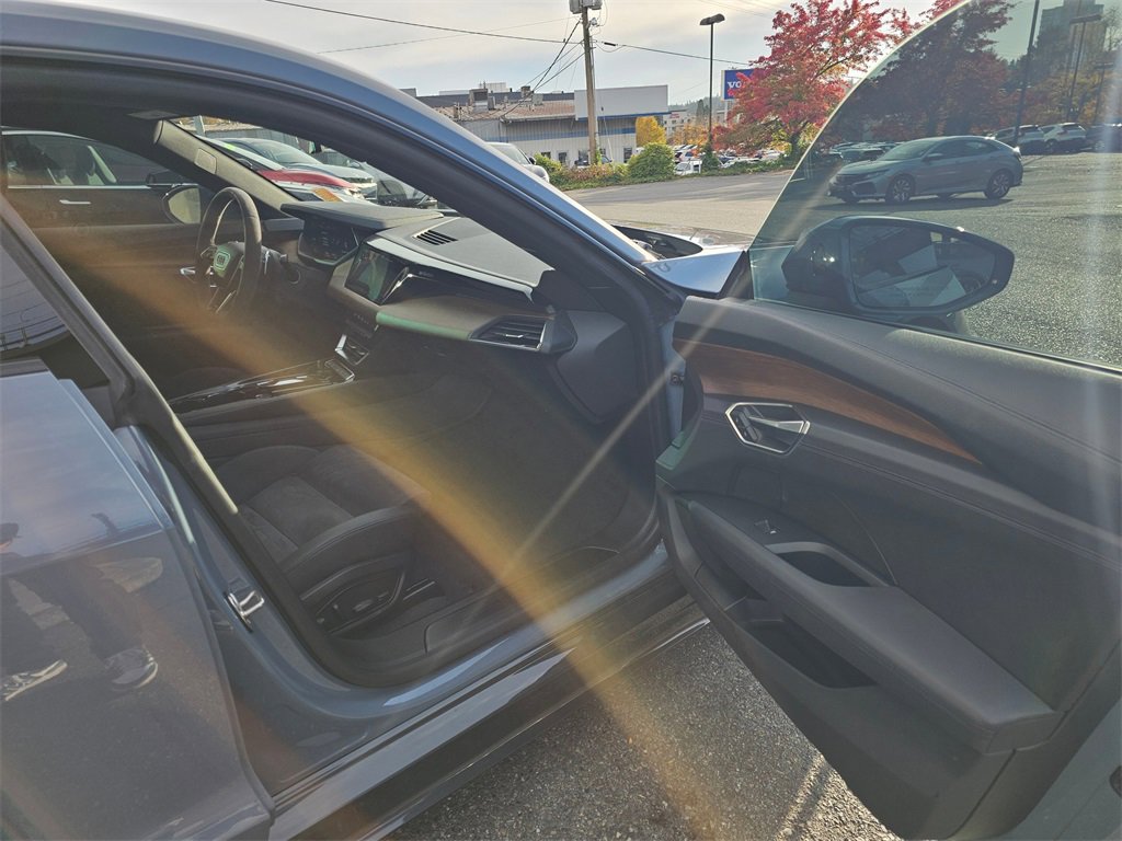 Used 2022 Audi e-tron GT Premium Plus image 13