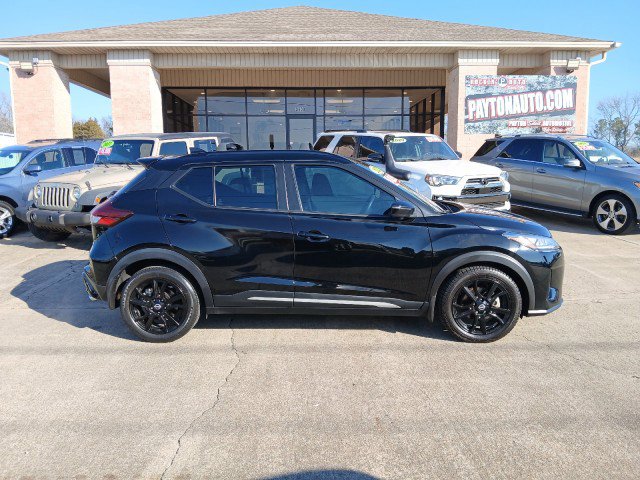 Used 2022 Nissan Kicks SR w/ Interior Electronics Package FWD image 2