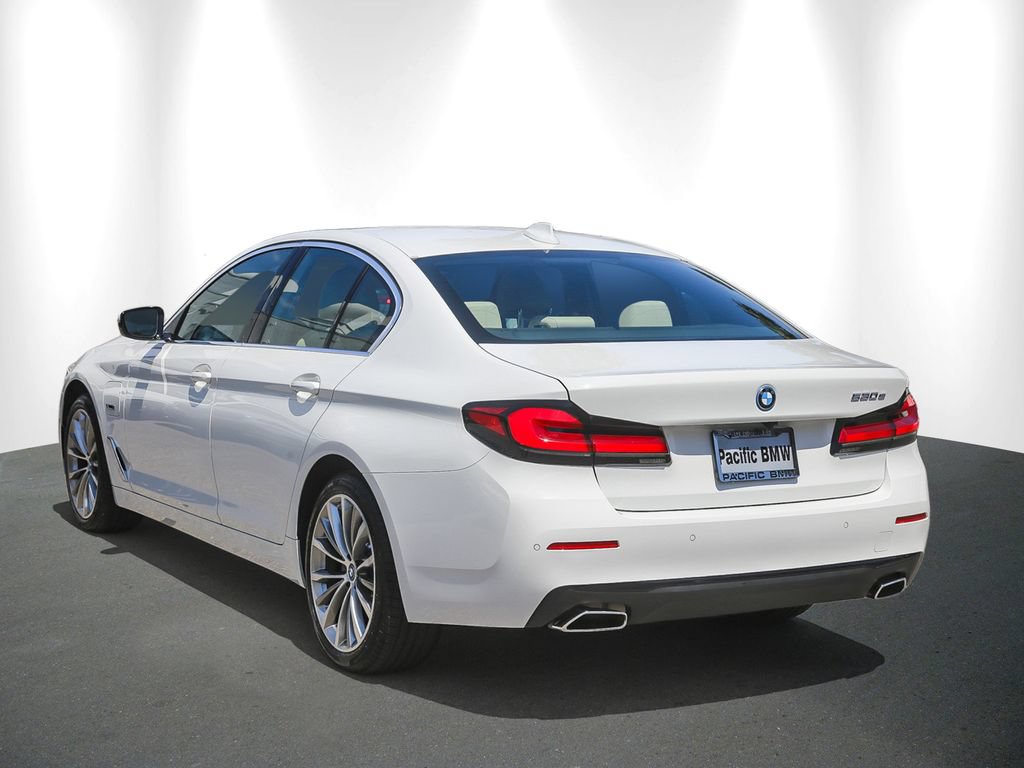 Used 2023 BMW 530e w/ Convenience Package RWD image 4