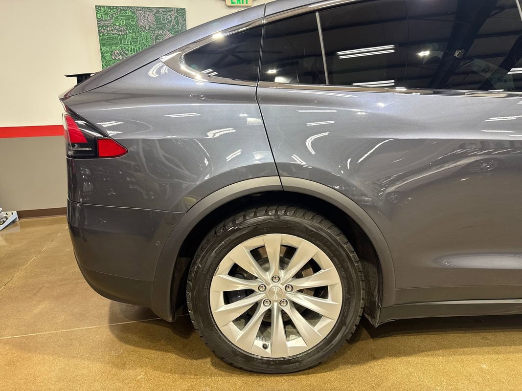 Used 2020 Tesla Model X image 40