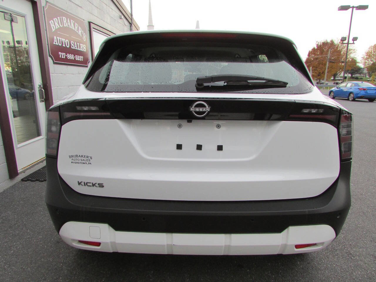 Used 2025 Nissan Kicks S image 3
