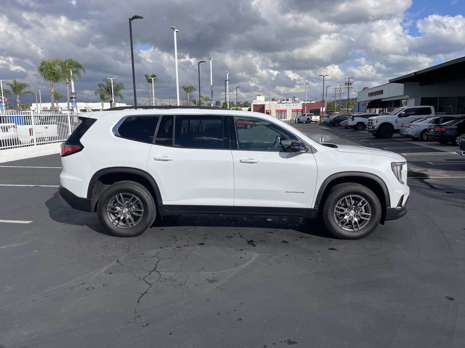 Used 2026 GMC Acadia Elevation image 4
