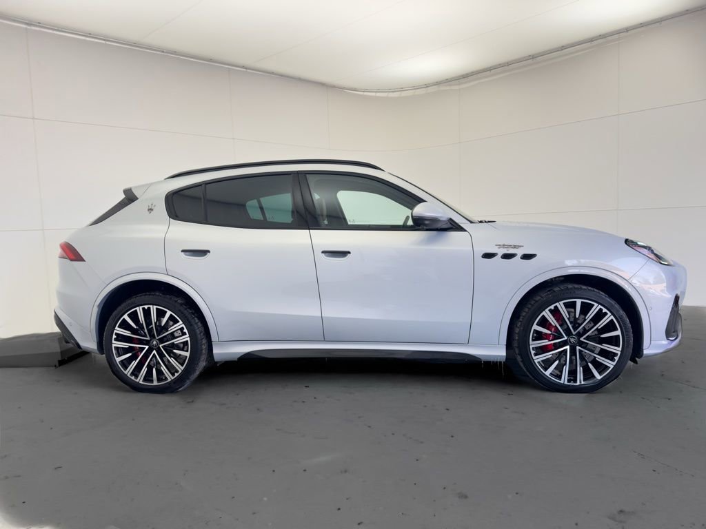 Used 2024 Maserati Grecale Trofeo image 2